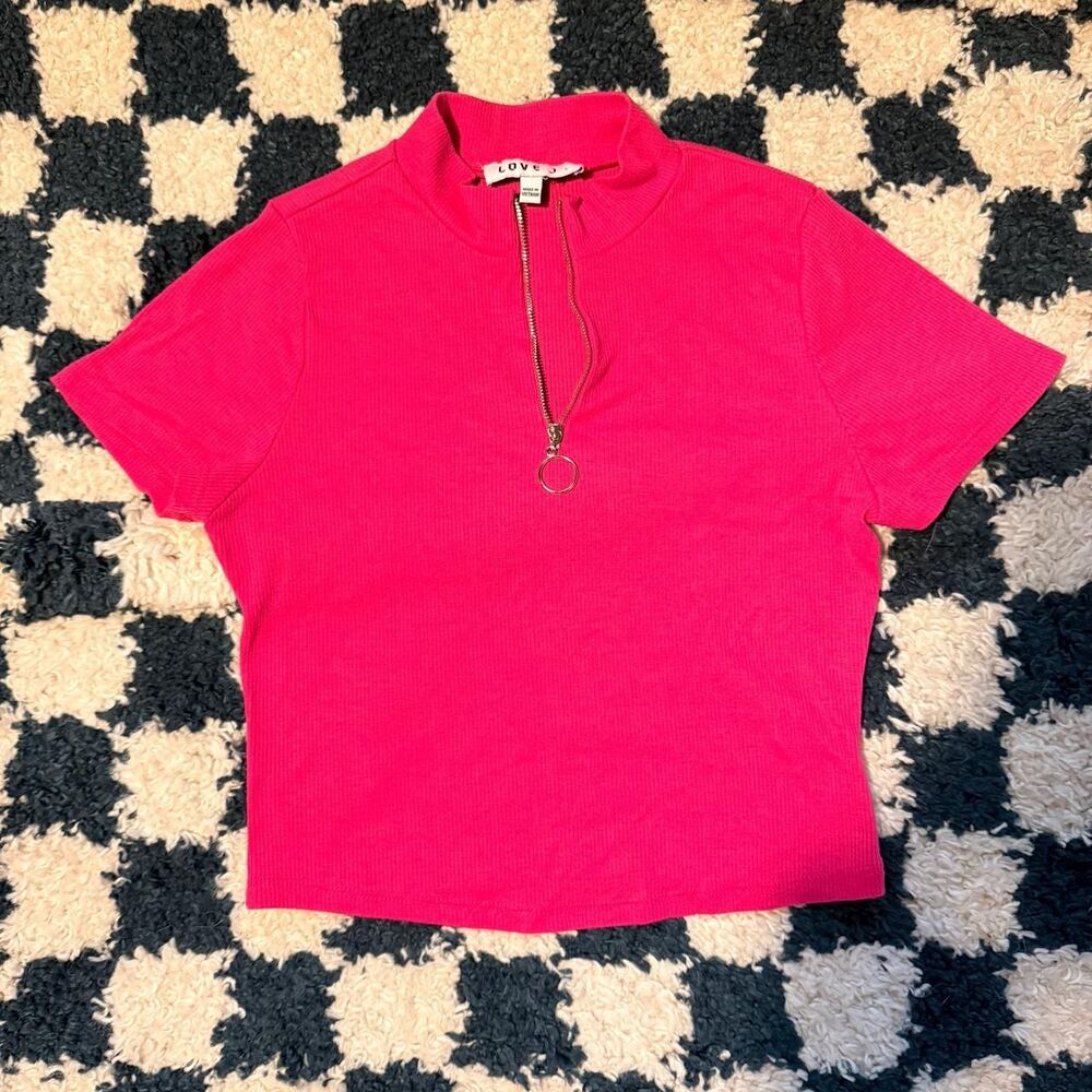 Hot Pink / Bright Pink Ribbed Stretchy Short Sleeve Top with a Mock Neck Size L